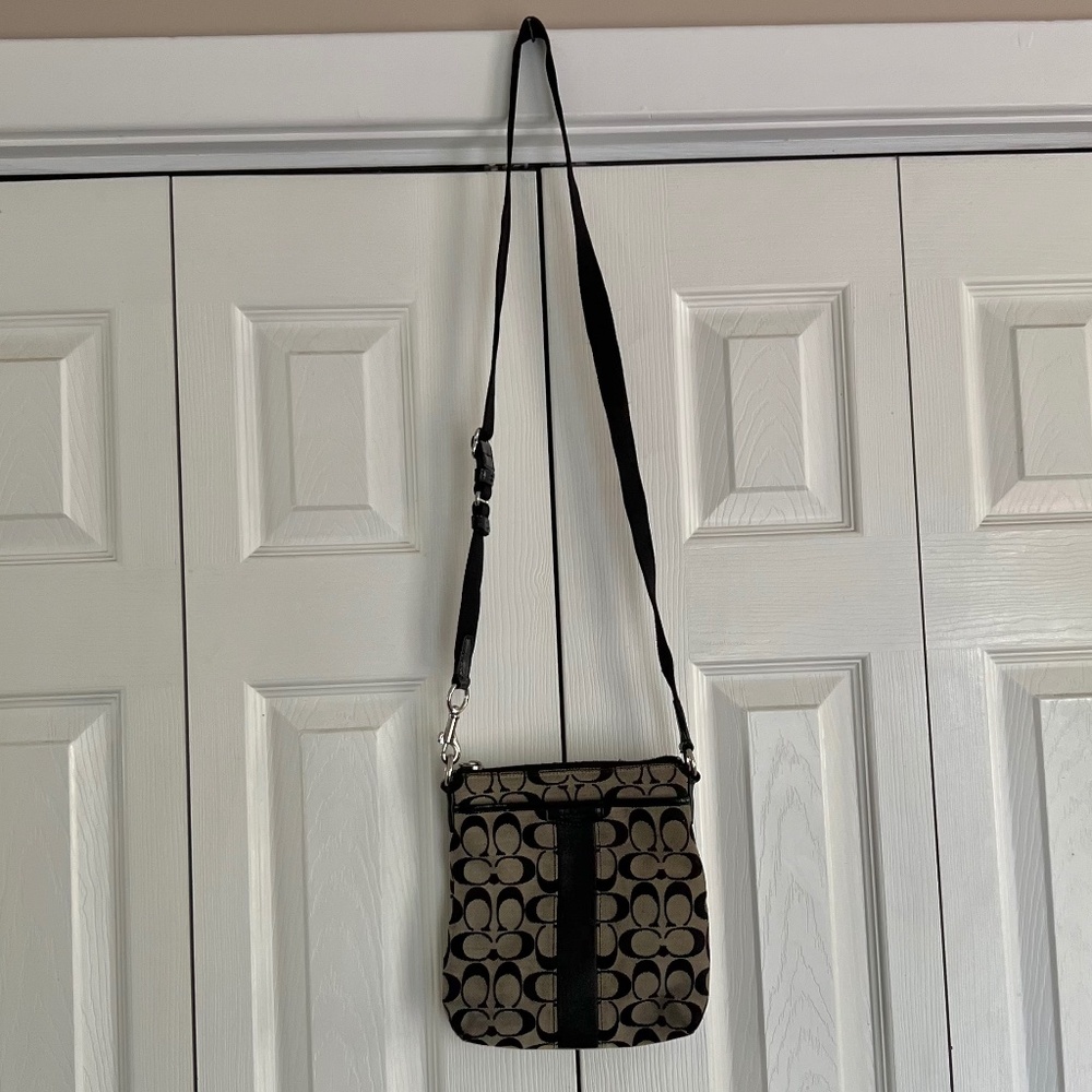 COACH Women's Black Classic Logo Crossbody Shoulder Purse Bag